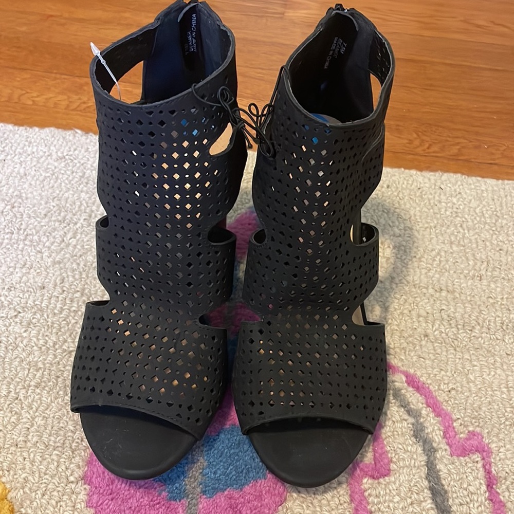 Black peep toe bootie